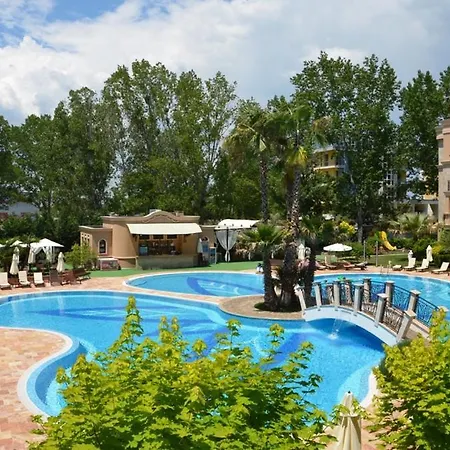 Aphrodite Gardens דירה