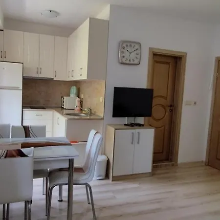 Aphrodite Gardens Apartament *